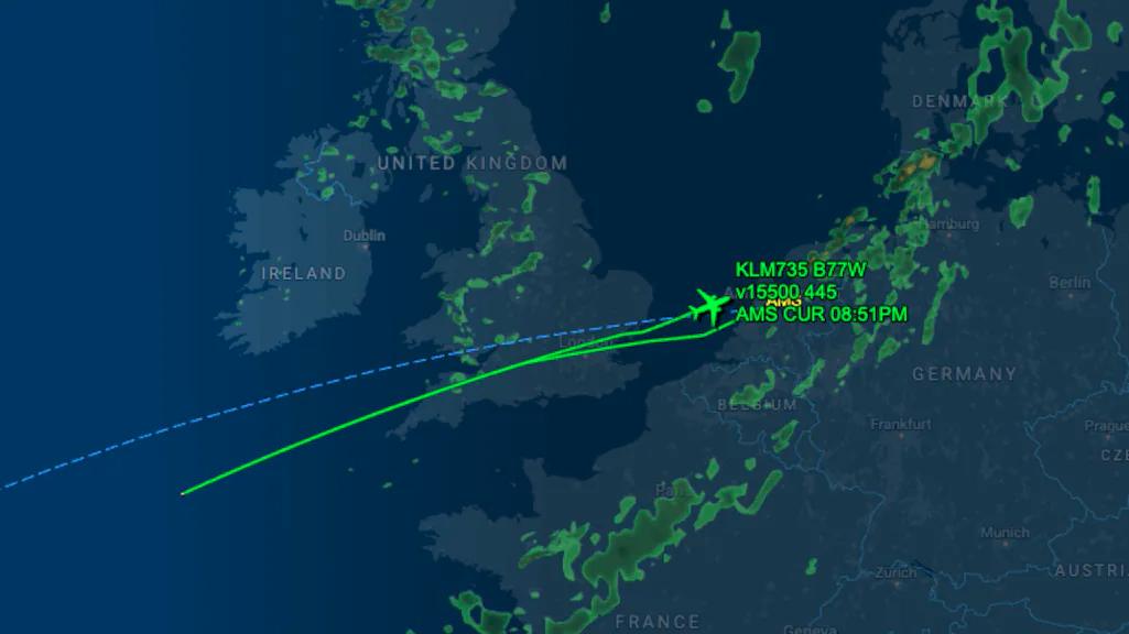Pin sạc dự ph&ograve;ng ph&aacute;t nổ tr&ecirc;n m&aacute;y bay KLM , 322 h&agrave;nh kh&aacute;ch hoảng loạn - Ảnh 4.