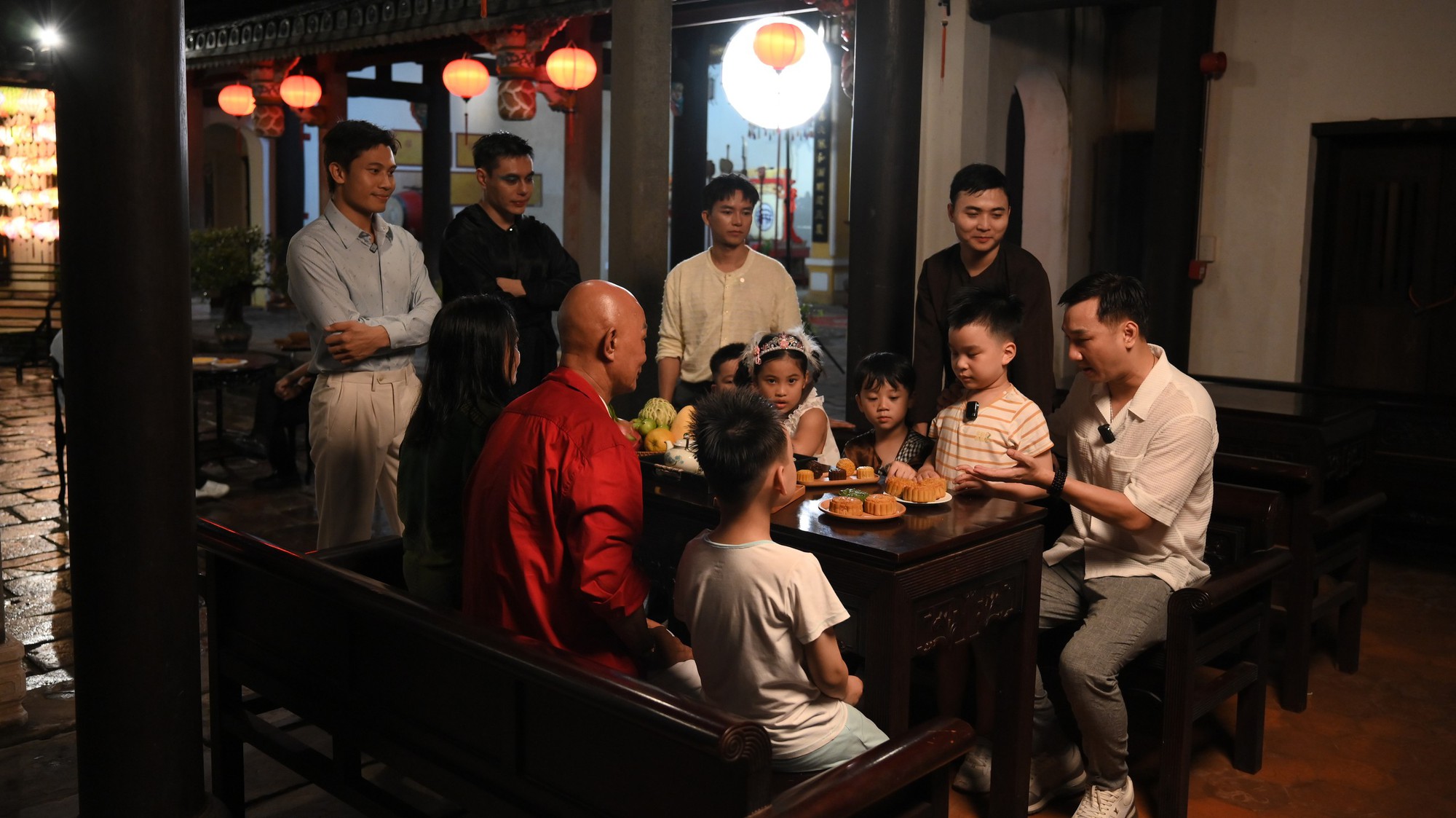 Tập 4 Bố Ơi: Bùi Công Nam lần đầu làm “bố” của 5 đứa trẻ, cùng dàn sao lăn xả đón Trung thu ở Hội An- Ảnh 8.