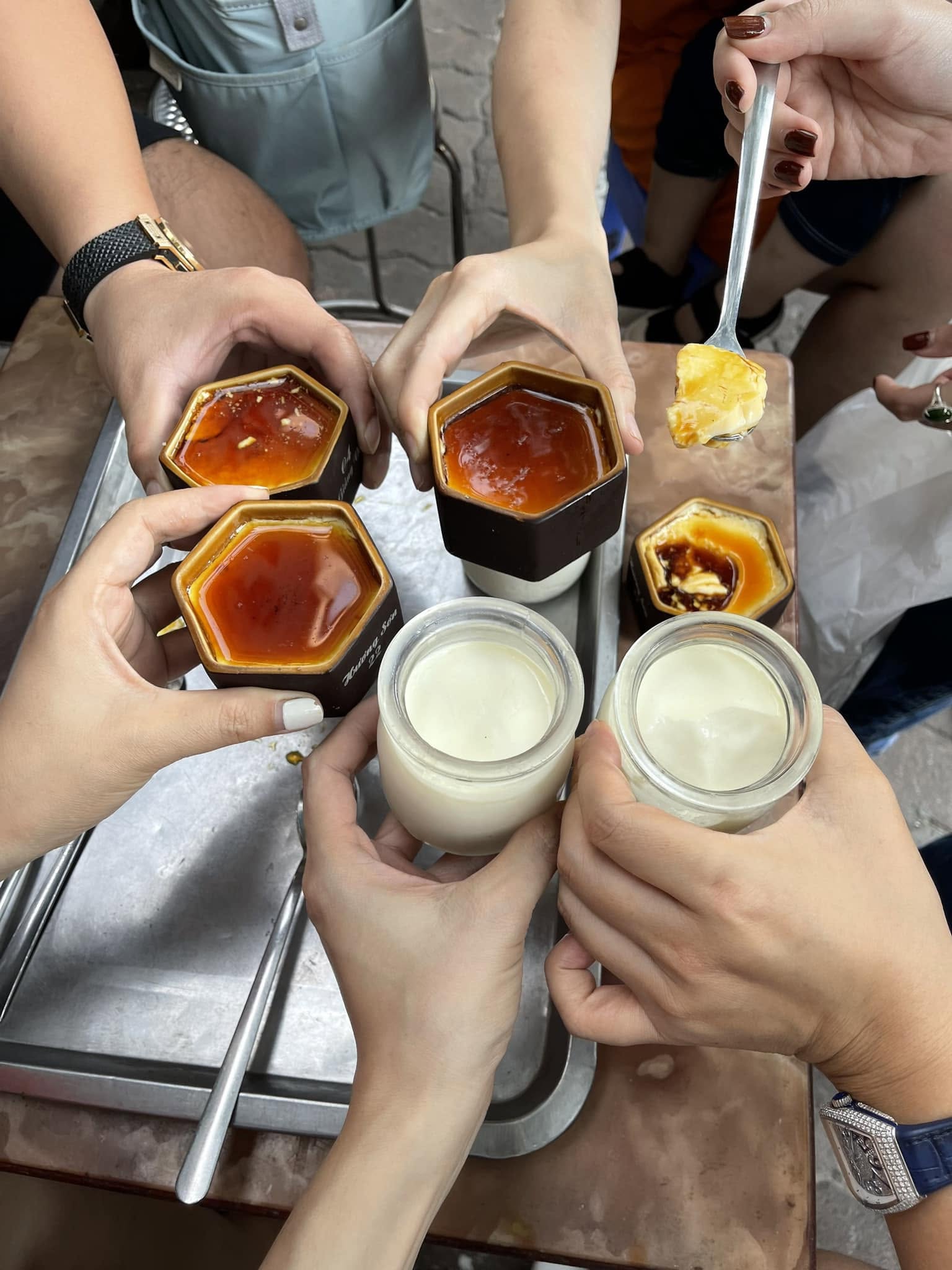 H&agrave;ng sữa tuổi thơ tại Giảng V&otilde; khiến trai Nhật m&ecirc; mẩn, thưởng thức hương vị kh&oacute; qu&ecirc;n - Ảnh 16.