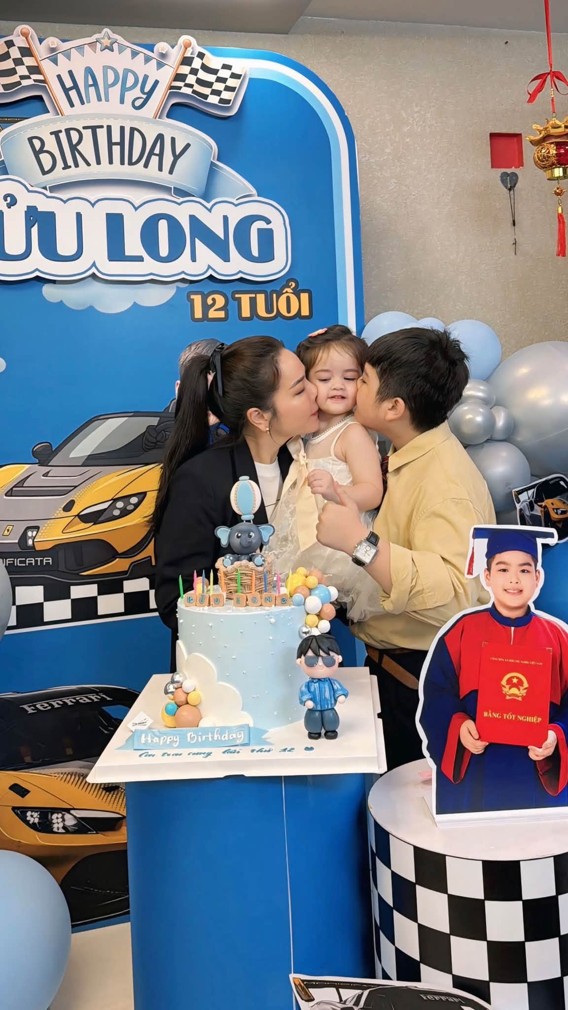 Con trai Nhật Kim Anh cao lớn lại điển trai, gây sốt với khoảnh khắc chụp ảnh cùng Đình Bắc - Ảnh 2.
