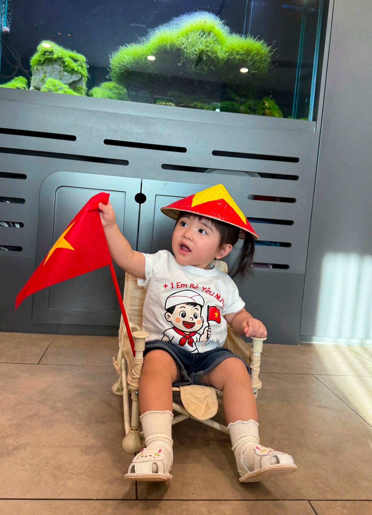 Con g&aacute;i Puka giống ba như đ&uacute;c, dứt kho&aacute;t về phe ba khiến mẹ chỉ biết ngậm ng&ugrave;i - Ảnh 4.