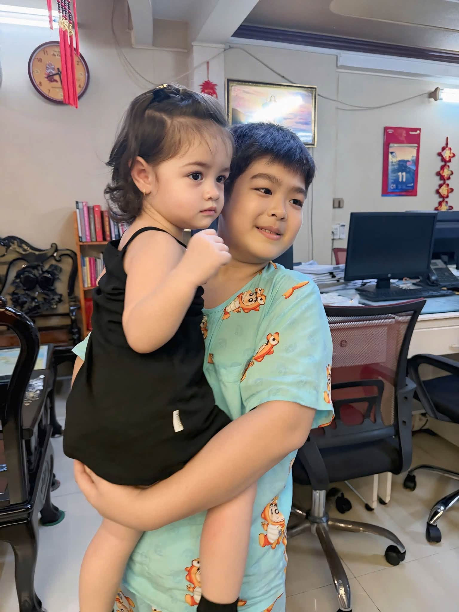 Con trai Nhật Kim Anh cao lớn lại điển trai, gây sốt với khoảnh khắc chụp ảnh cùng Đình Bắc - Ảnh 7.
