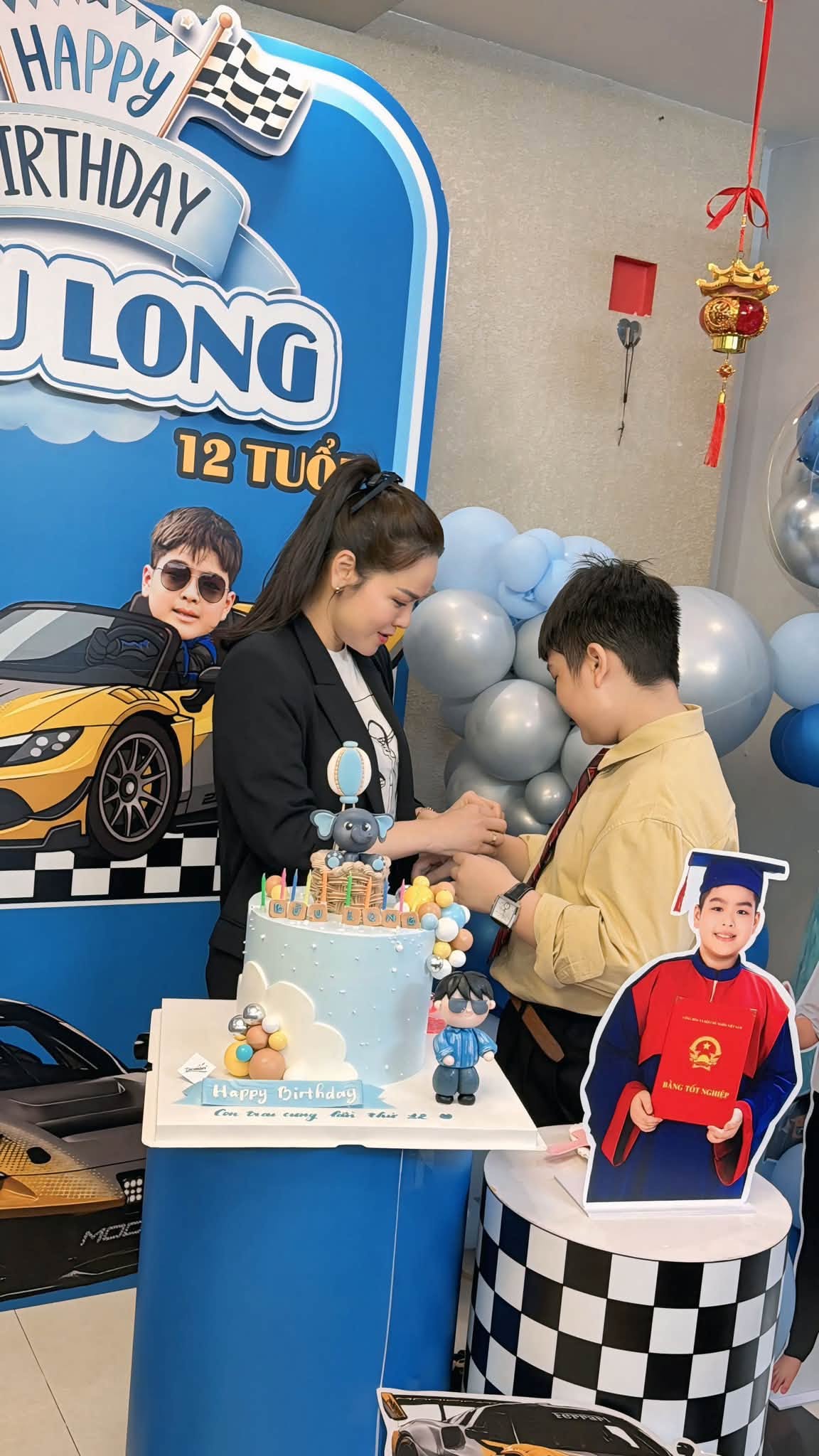 Con trai Nhật Kim Anh cao lớn lại điển trai, gây sốt với khoảnh khắc chụp ảnh cùng Đình Bắc - Ảnh 4.