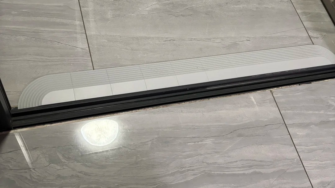 Sau khi bố mẹ gi&agrave; chuyển đến ở c&ugrave;ng, t&ocirc;i mới ph&aacute;t hiện 6 chỗ trong nh&agrave; tưởng tiện nhưng lại rất bất tiện với người lớn tuổi - Ảnh 4.