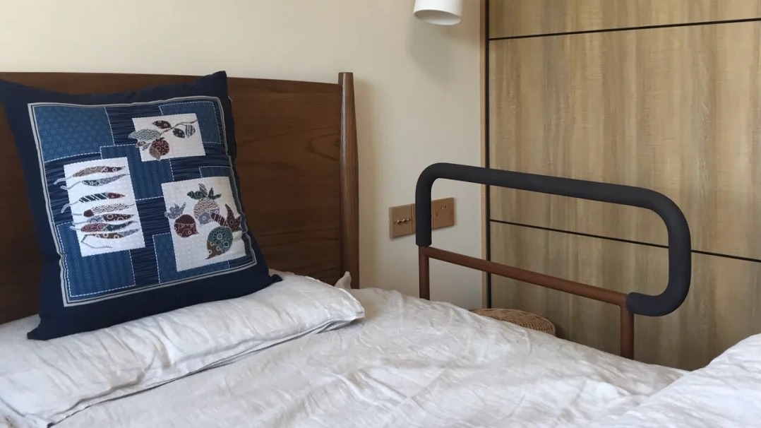 Sau khi bố mẹ gi&agrave; chuyển đến ở c&ugrave;ng, t&ocirc;i mới ph&aacute;t hiện 6 chỗ trong nh&agrave; tưởng tiện nhưng lại rất bất tiện với người lớn tuổi - Ảnh 10.
