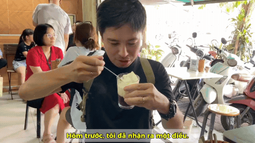 H&agrave;ng sữa tuổi thơ tại Giảng V&otilde; khiến trai Nhật m&ecirc; mẩn, thưởng thức hương vị kh&oacute; qu&ecirc;n - Ảnh 1.