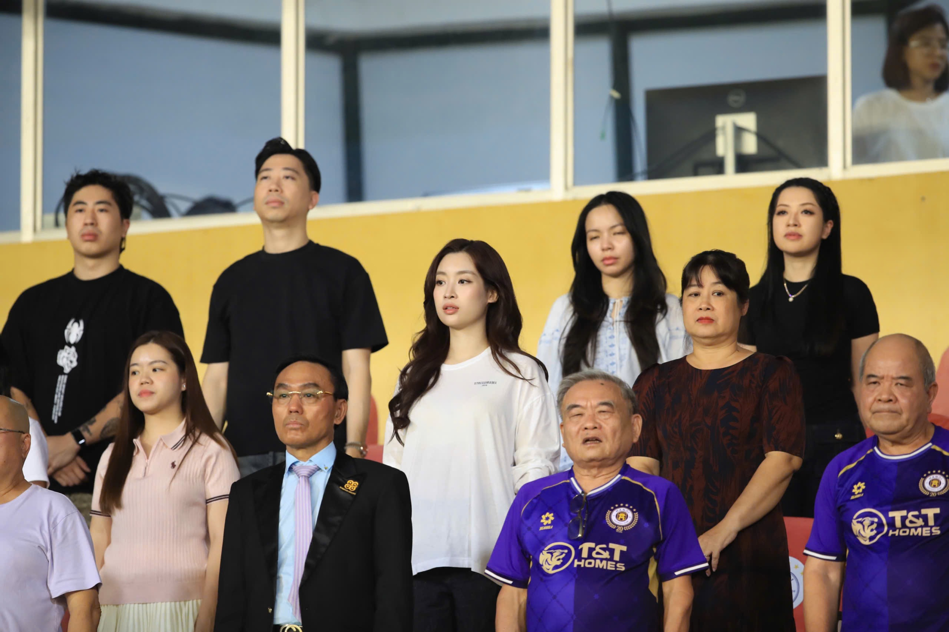 Đỗ Mỹ Linh v&agrave; Đỗ Vinh Quang: Gia đ&igrave;nh ấm &aacute;p thu h&uacute;t sự ch&uacute; &yacute; tại trận đấu 2026 - Ảnh 7.