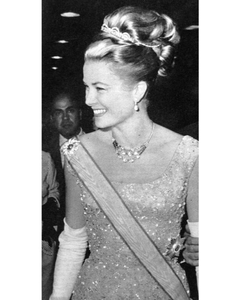 Công chúa Alexandra mặc lại váy Givenchy của Grace Kelly , đẹp như ảnh cũ năm 1962 - Ảnh 5. Công chúa Alexandra mặc lại váy Givenchy của Grace Kelly , đẹp như ảnh cũ năm 1962 - Ảnh 5.