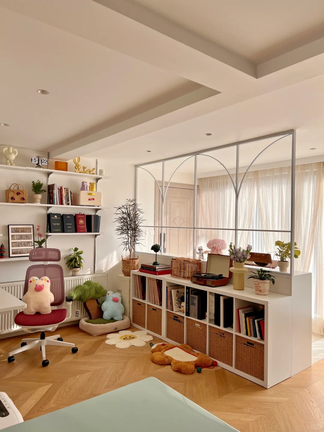 36 tuổi, độc thân và sống một mình trong căn hộ 150m²: Ngôi nhà khiến nhiều người nhận ra ở một mình vẫn có thể rất đủ đầy - Ảnh 5.
