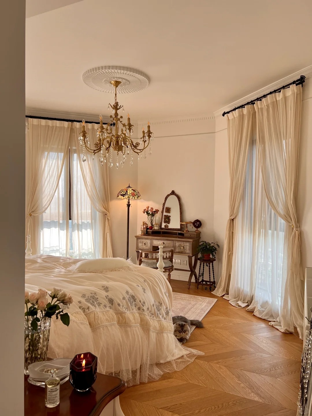 36 tuổi, độc thân và sống một mình trong căn hộ 150m²: Ngôi nhà khiến nhiều người nhận ra ở một mình vẫn có thể rất đủ đầy - Ảnh 21.