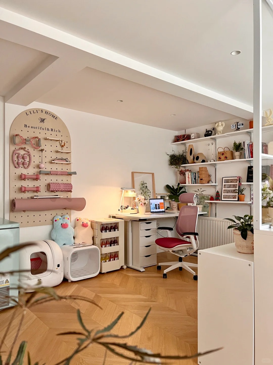 36 tuổi, độc thân và sống một mình trong căn hộ 150m²: Ngôi nhà khiến nhiều người nhận ra ở một mình vẫn có thể rất đủ đầy - Ảnh 6.