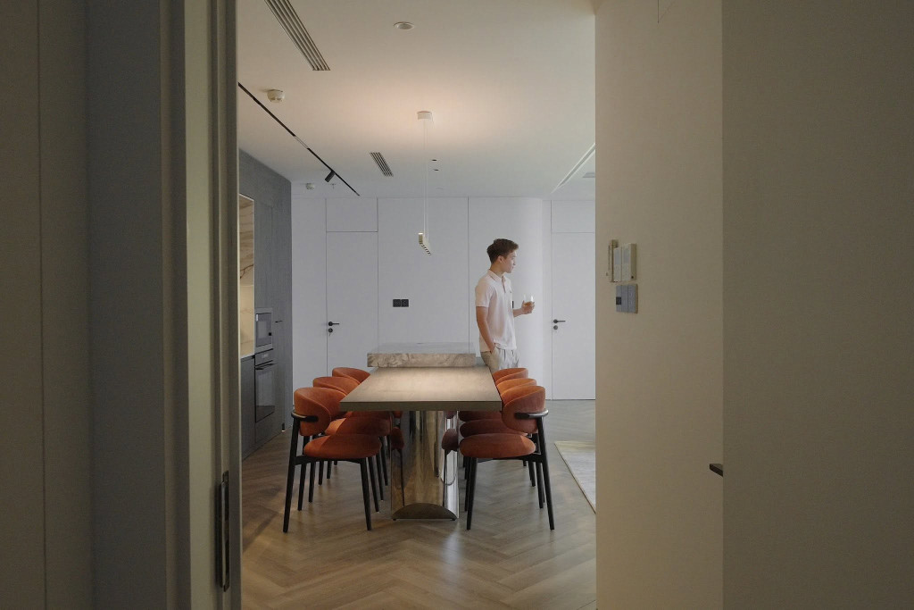 Căn hộ 120m2 hiện đại của Ho&agrave;ng Đức tại H&agrave; Nội với view s&acirc;n vận động Mỹ Đ&igrave;nh - Ảnh 2.