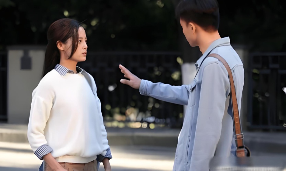 Chồng kiếm cả trăm triệu mỗi tháng nhưng với bố mẹ vợ lại lạnh nhạt đến khó tin: Đến tân gia nhà vợ cũng không xuất hiện- Ảnh 1.