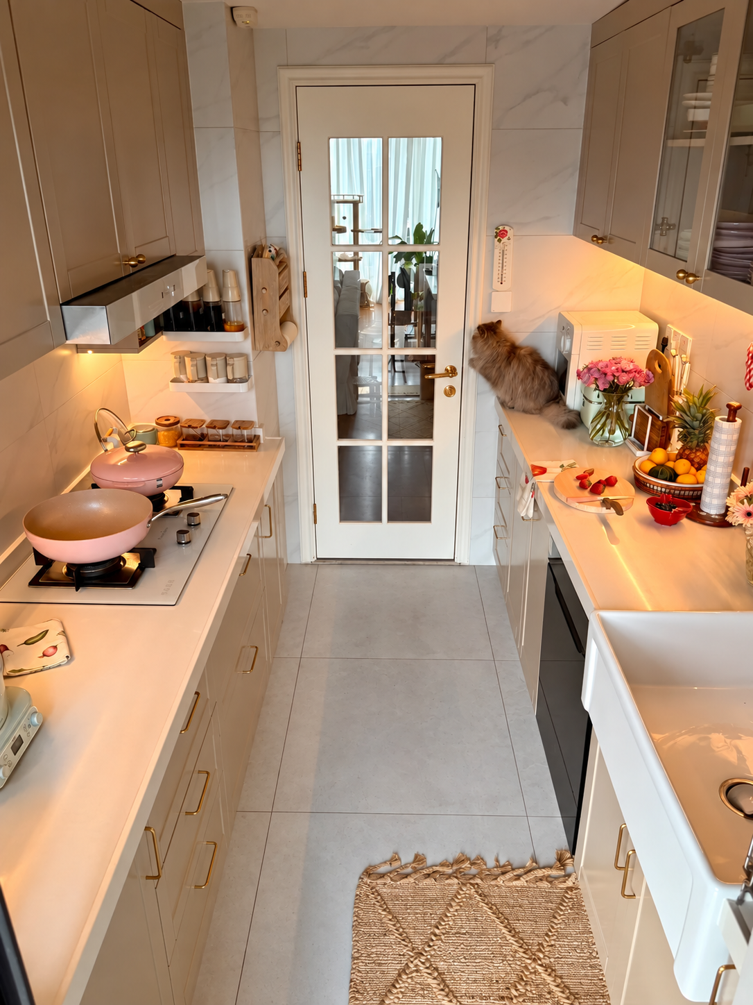 36 tuổi, độc thân và sống một mình trong căn hộ 150m²: Ngôi nhà khiến nhiều người nhận ra ở một mình vẫn có thể rất đủ đầy - Ảnh 19.