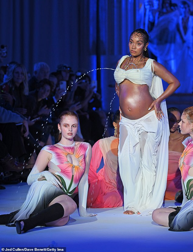 Vedette mang thai g&acirc;y tranh c&atilde;i tại London Fashion Week 2027 - Ảnh 1.