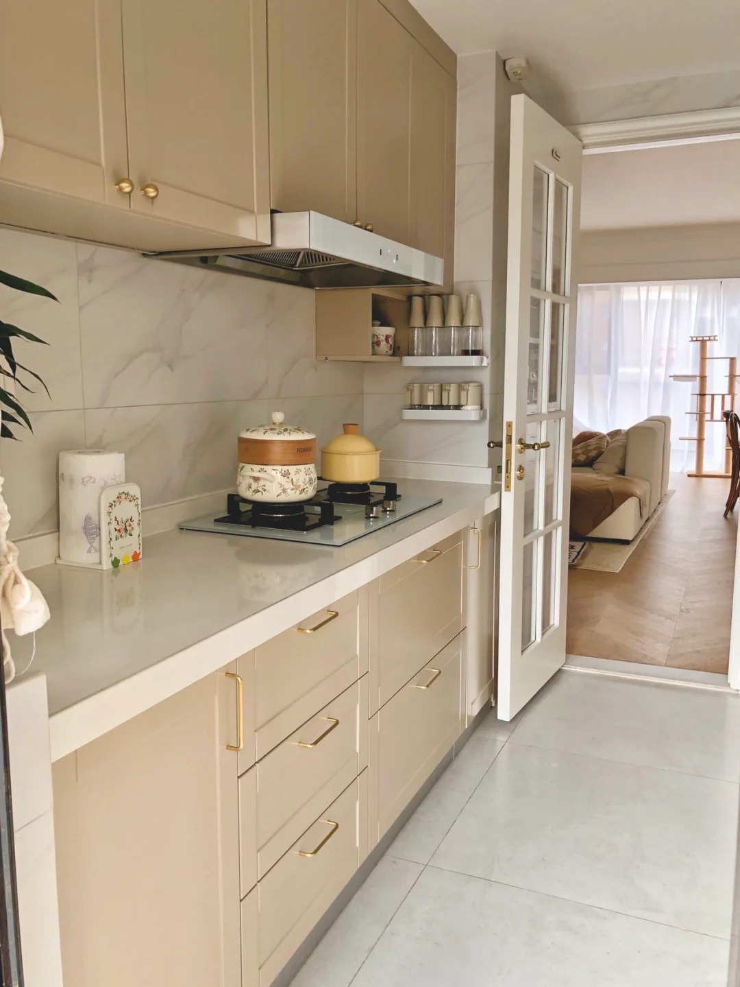 36 tuổi, độc thân và sống một mình trong căn hộ 150m²: Ngôi nhà khiến nhiều người nhận ra ở một mình vẫn có thể rất đủ đầy - Ảnh 20.