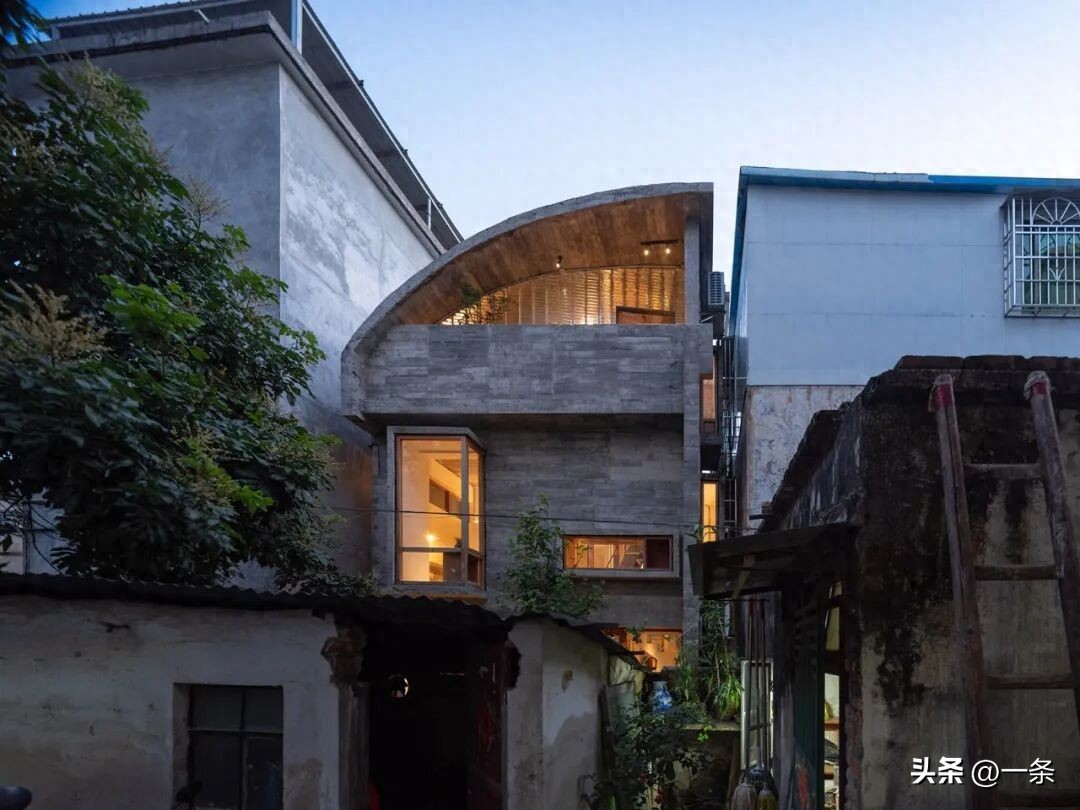 3 anh chị em thừa kế căn nhà tổ chỉ 44m², cải tạo thành nơi đủ rộng để 3 thế hệ có thể cùng chung sống - Ảnh 1.