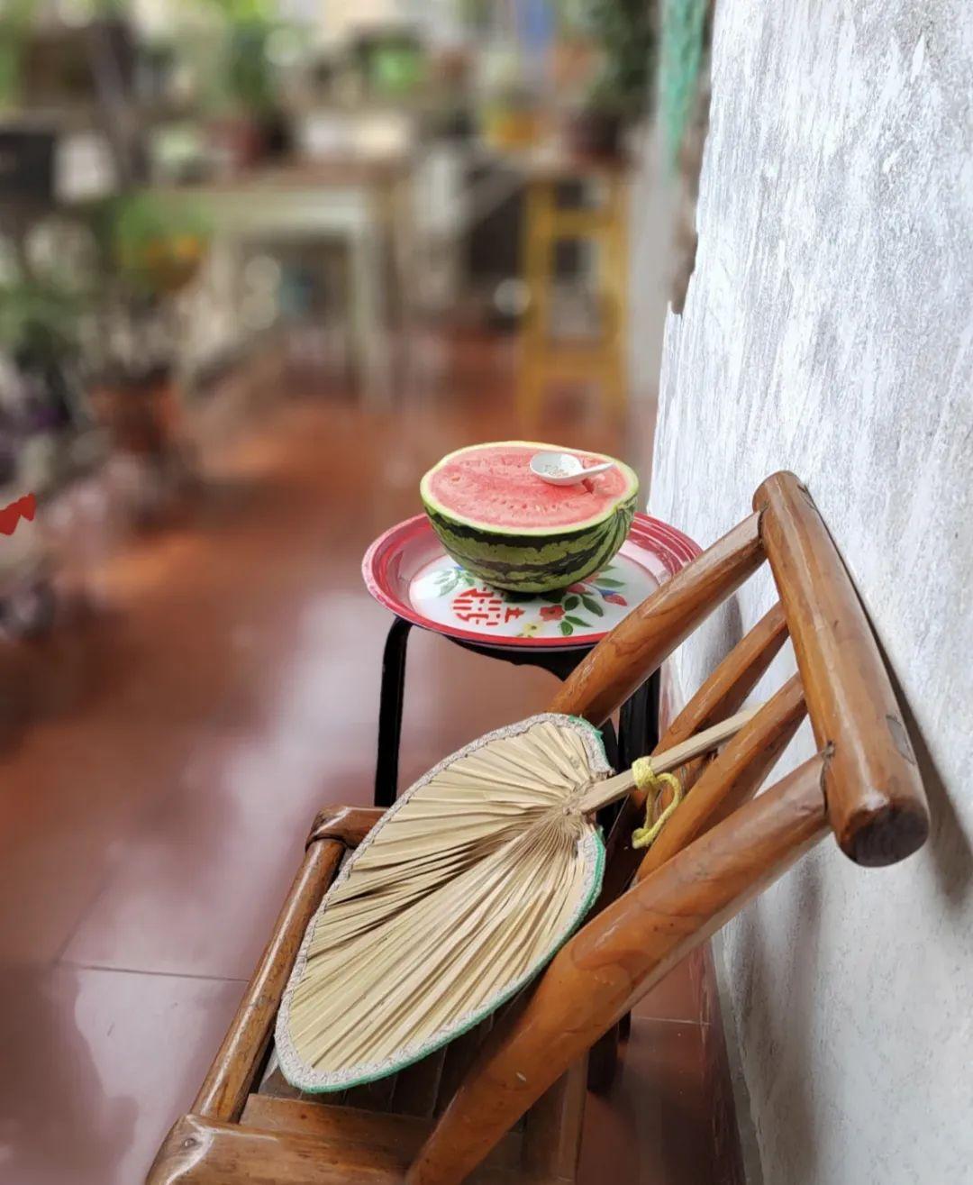 Người phụ nữ 60 tuổi sống một m&igrave;nh trong căn nh&agrave; hơn 40 năm: Bước v&agrave;o b&ecirc;n trong mới hiểu v&igrave; sao b&agrave; kh&ocirc;ng muốn sửa sang - Ảnh 8.