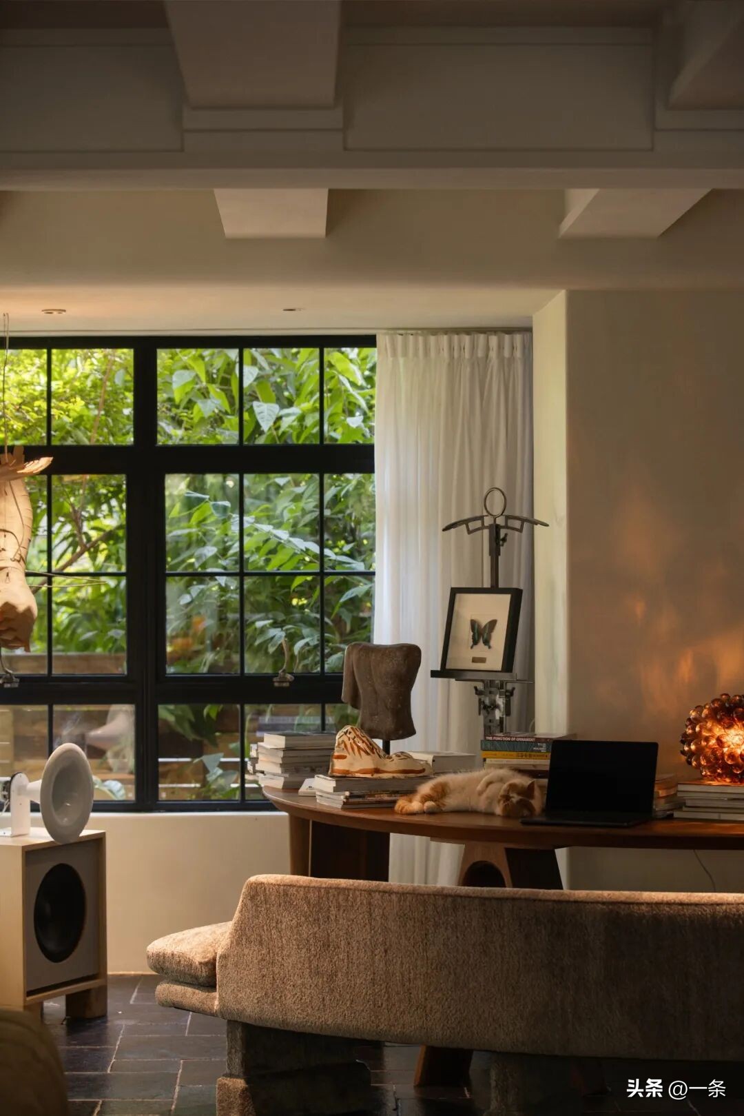 Sau khi gi&aacute; nh&agrave; giảm mạnh, cặp vợ chồng quyết định kh&ocirc;ng b&aacute;n nữa: Họ biến căn nh&agrave; 300m&sup2; th&agrave;nh &ldquo;bước đệm&rdquo; cho tuổi 40 - Ảnh 4.