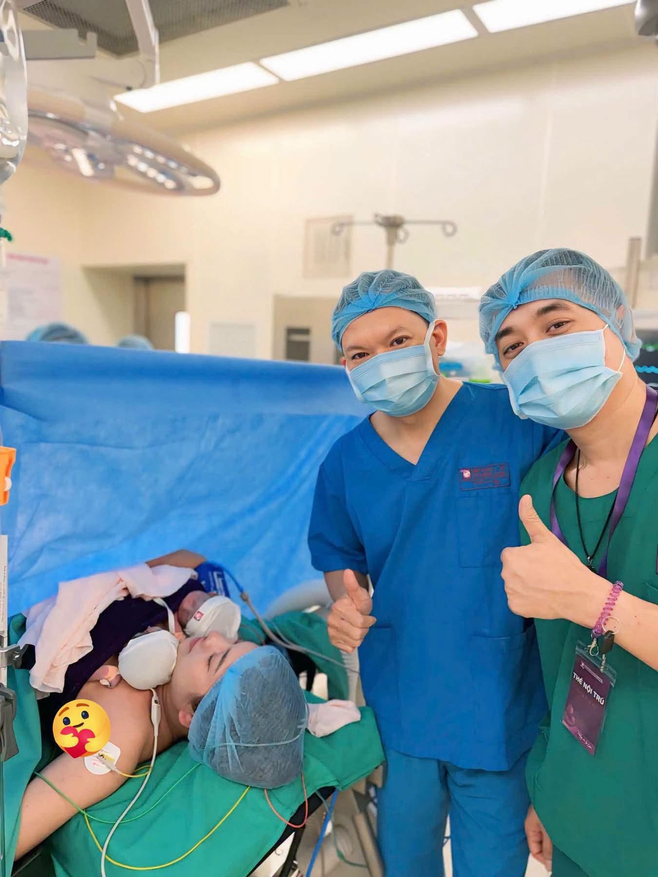 L&yacute; do Dương Khắc Linh kh&ocirc;ng thể chăm s&oacute;c vợ sau khi Sara Lưu hạ sinh 2 