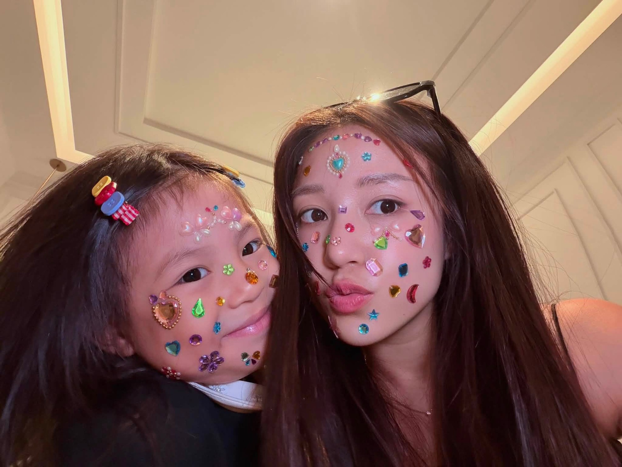 Salim khoe th&agrave;nh quả đu trend c&ugrave;ng Pam: Cả nh&agrave; lấp l&aacute;nh như đi festival, ri&ecirc;ng chủ nh&acirc;n than &ldquo;ngứa mặt&rdquo; - Ảnh 3.