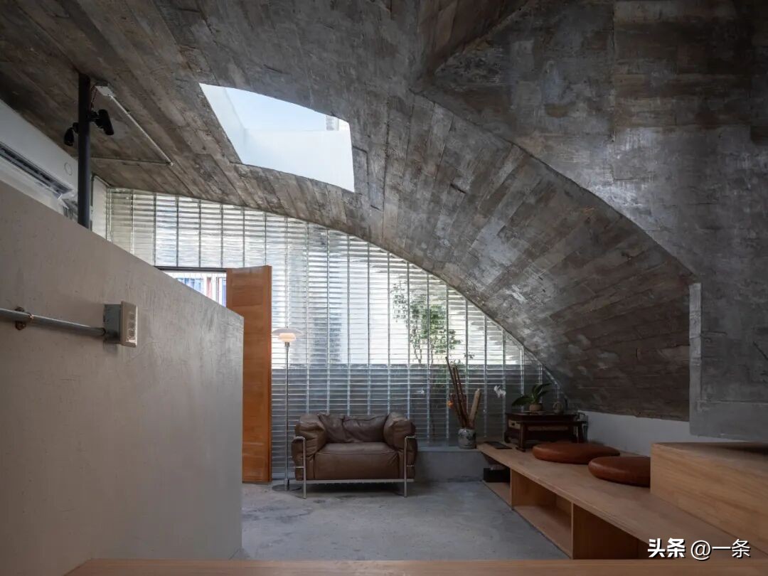 3 anh chị em thừa kế căn nhà tổ chỉ 44m², cải tạo thành nơi đủ rộng để 3 thế hệ có thể cùng chung sống - Ảnh 2.