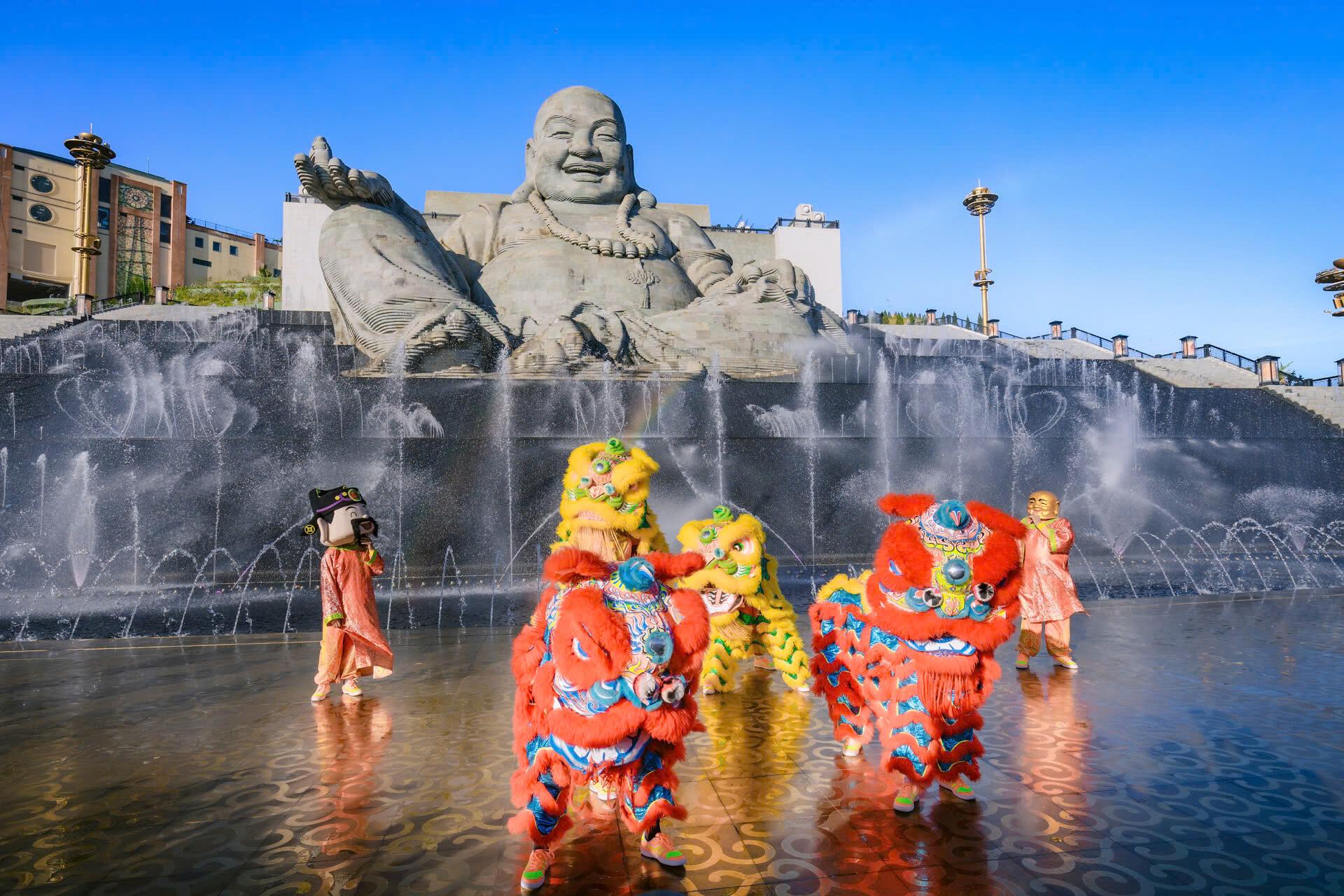 &rlm;Đến n&uacute;i B&agrave; Đen đi lễ hội n&ocirc;ng sản, họp chợ kh&ocirc;ng tiền, săn v&eacute; c&aacute;p treo ưu đ&atilde;i 40% m&ugrave;a Trung thu&rlm; - Ảnh 2.