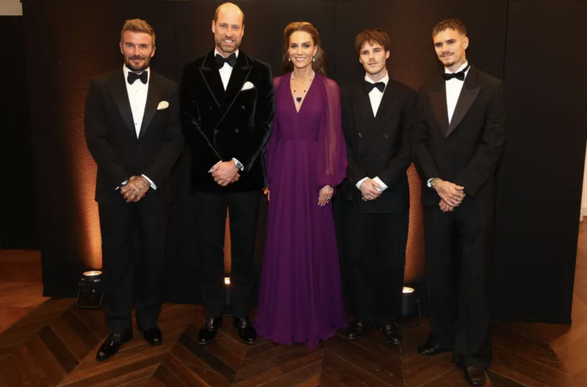 Kate Middleton và Thân vương William bất ngờ hội ngộ nhà Beckham trên thảm đỏ - Ảnh 1.