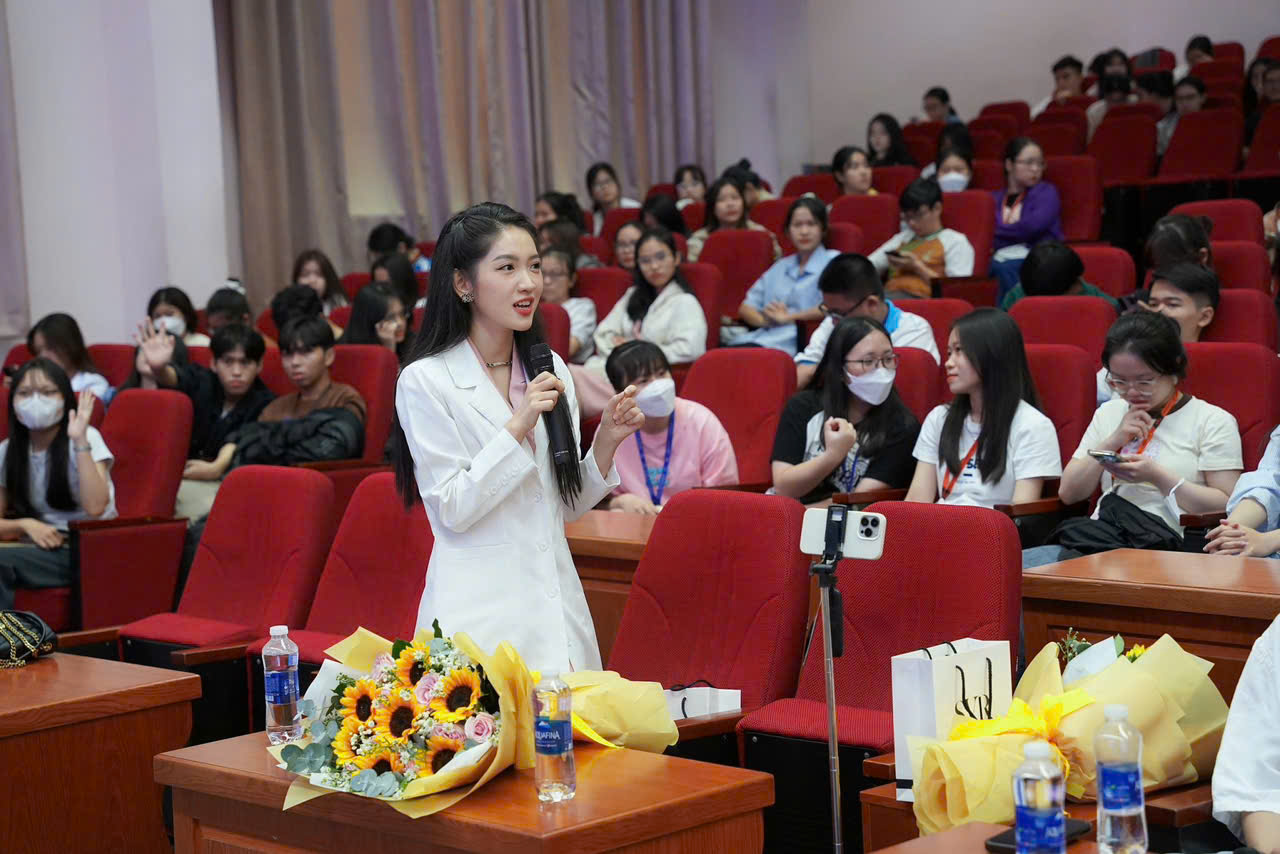 B&aacute;c sĩ L&ecirc; Nguyễn Th&ugrave;y Nh&acirc;n v&agrave; sứ mệnh phổ cập y khoa tr&ecirc;n mạng x&atilde; hội - Ảnh 1.