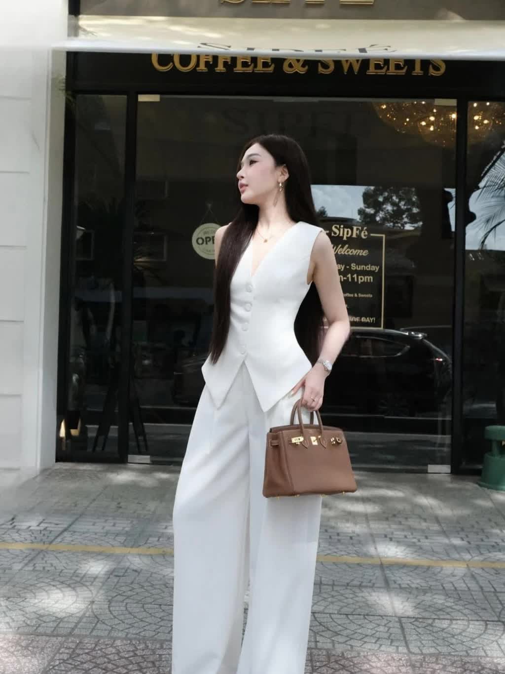 Diện cả cây đồ trắng: Bí kíp lên đồ đơn giản mà sang chuẩn