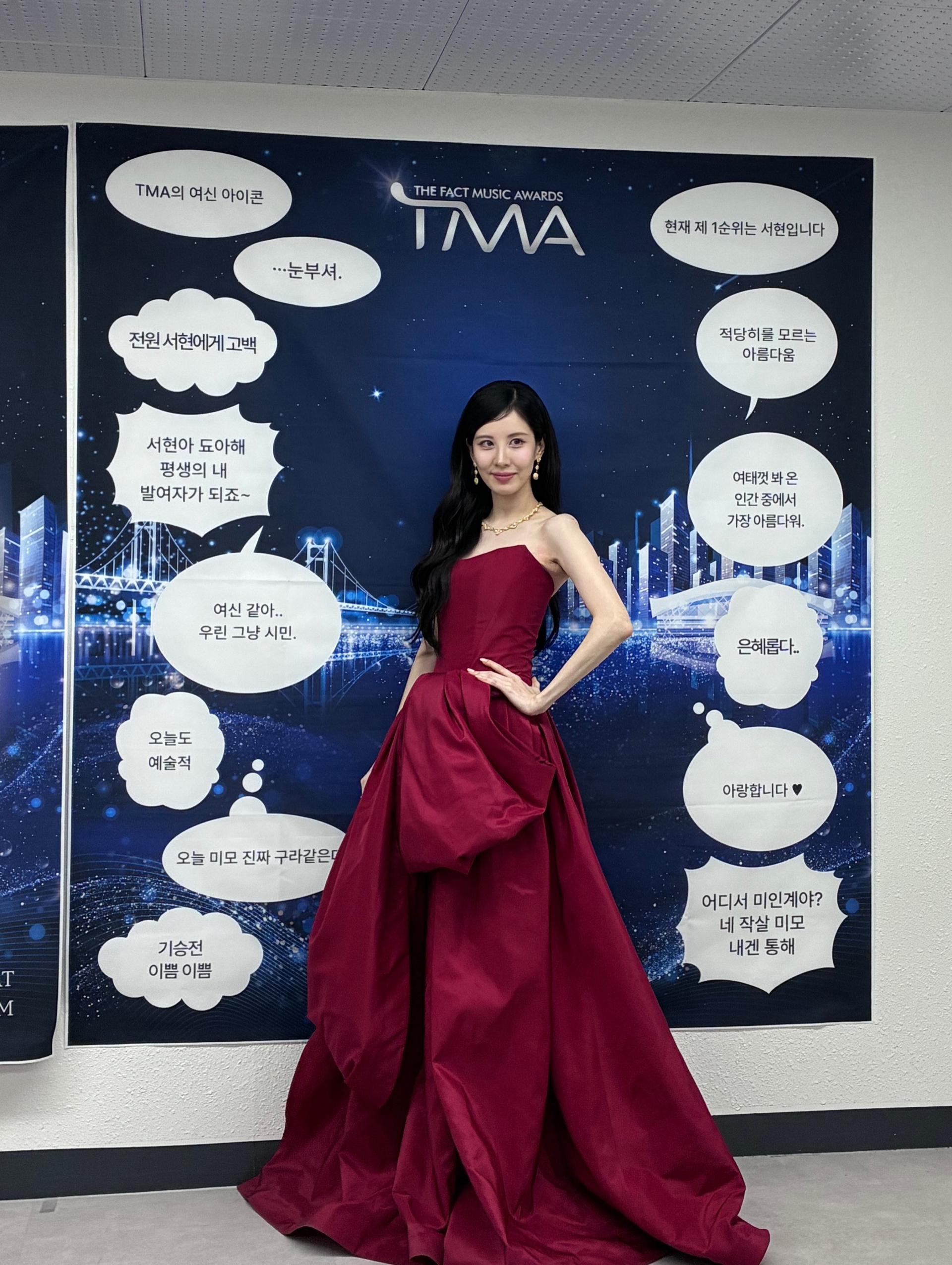 Seohyun tỏa s&aacute;ng với 6 chiếc v&aacute;y cưới ho&agrave;nh tr&aacute;ng tại TMA 2026 - Ảnh 4.