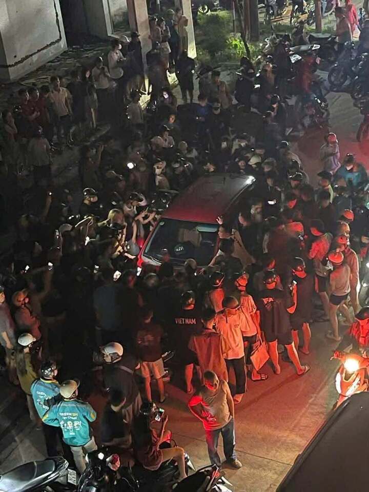 Người phụ nữ chặn &ocirc; t&ocirc; nghi đ&aacute;nh ghen tại Th&aacute;i Nguy&ecirc;n g&acirc;y x&ocirc;n xao cộng đồng - Ảnh 2.