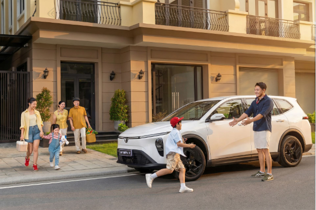 VF MPV 7: Kh&ocirc;ng gian chung cho gia đ&igrave;nh nhiều thế hệ, gi&aacute; sau ưu đ&atilde;i chưa tới 700 triệu đồng - Ảnh 1.