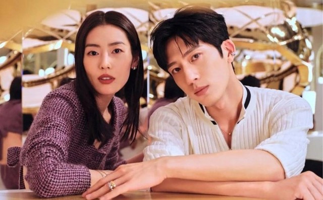 Khung h&igrave;nh chung mới toanh của Tỉnh B&aacute;ch Nhi&ecirc;n v&agrave; Lưu Văn khiến thuyền Luke v&agrave; Flora vỡ tan t&agrave;nh- Ảnh 7.
