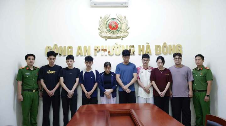 Bắt nh&oacute;m Lừa đảo b&aacute;n thuốc nam gia truyền chữa khối u tại H&agrave; Nội - Ảnh 1.