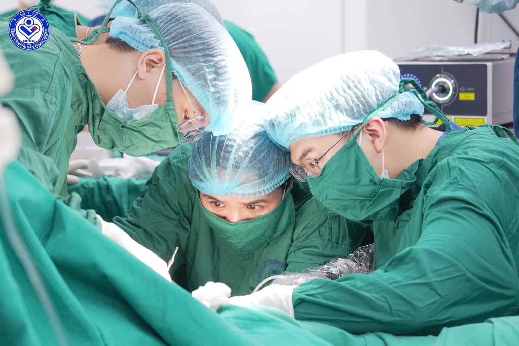 B&eacute; g&aacute;i 4 tuổi tiết dịch h&ocirc;i v&ugrave;ng k&iacute;n: Cảnh b&aacute;o dị vật &acirc;m đạo Nguy hiểm - Ảnh 1.
