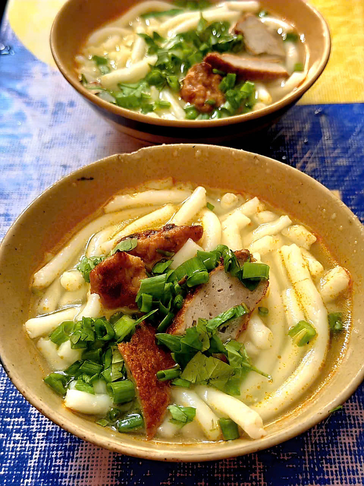 T&ocirc; b&aacute;nh canh 8.000 Đồng ở Nha Trang: Địa chỉ ăn ngon kh&ocirc;ng thể bỏ qua - Ảnh 2.