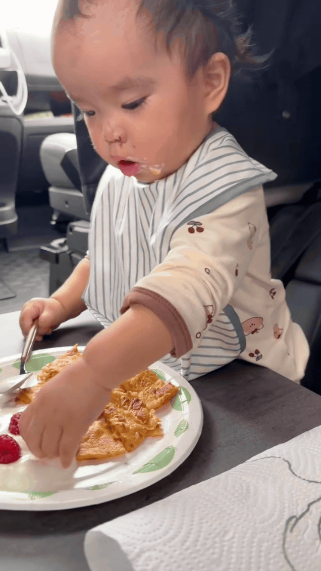 Ng&ocirc; Thanh V&acirc;n tiết lộ b&iacute; quyết r&egrave;n con ăn, ngủ ngoan khi đi du lịch - Ảnh 1.