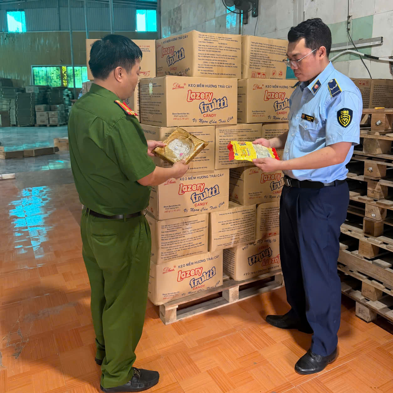 Ph&aacute;t hiện hơn 3 . 000 B&aacute;nh Trung thu kh&ocirc;ng r&otilde; nguồn gốc tại Hưng Y&ecirc;n năm 2026 - Ảnh 1.