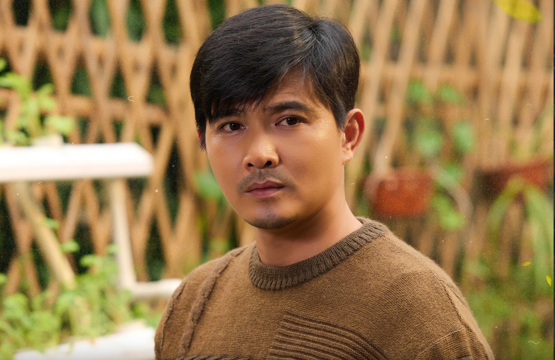 Nam diễn vi&ecirc;n phim giờ v&agrave;ng giấu vợ suốt 10 năm, l&agrave;m bố 3 con vẫn sợ đưa con đi ti&ecirc;m - Ảnh 1.