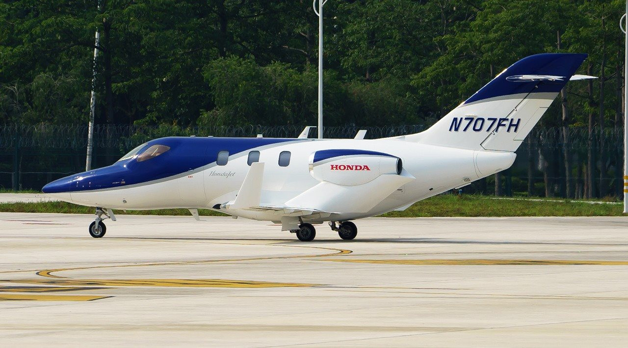 M&aacute;y bay HondaJet cỡ nhỏ với tốc độ 800 km / h vừa hạ c&aacute;nh tại T&acirc;n Sơn nhất - Ảnh 2.