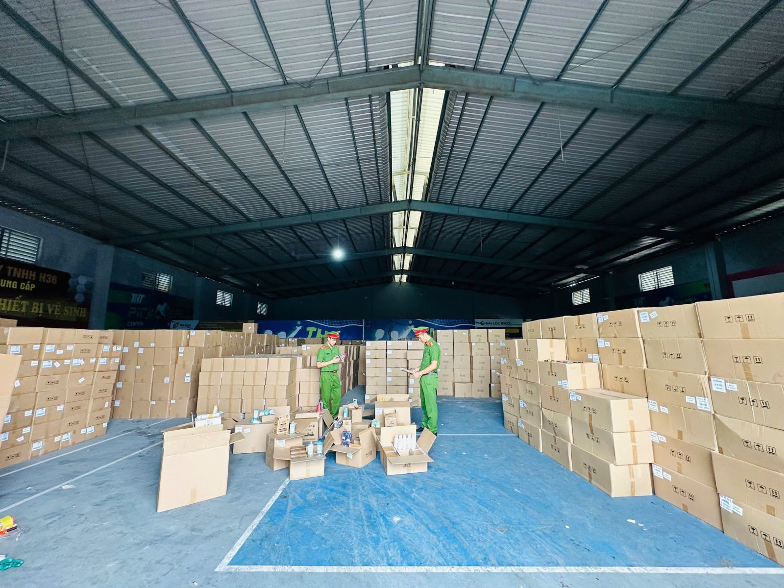 Nữ Gi&aacute;m đốc Nguyễn Thanh Phương Tuyền khai nhận sản xuất an Cung giả tại Thanh H&oacute;a - Ảnh 4.