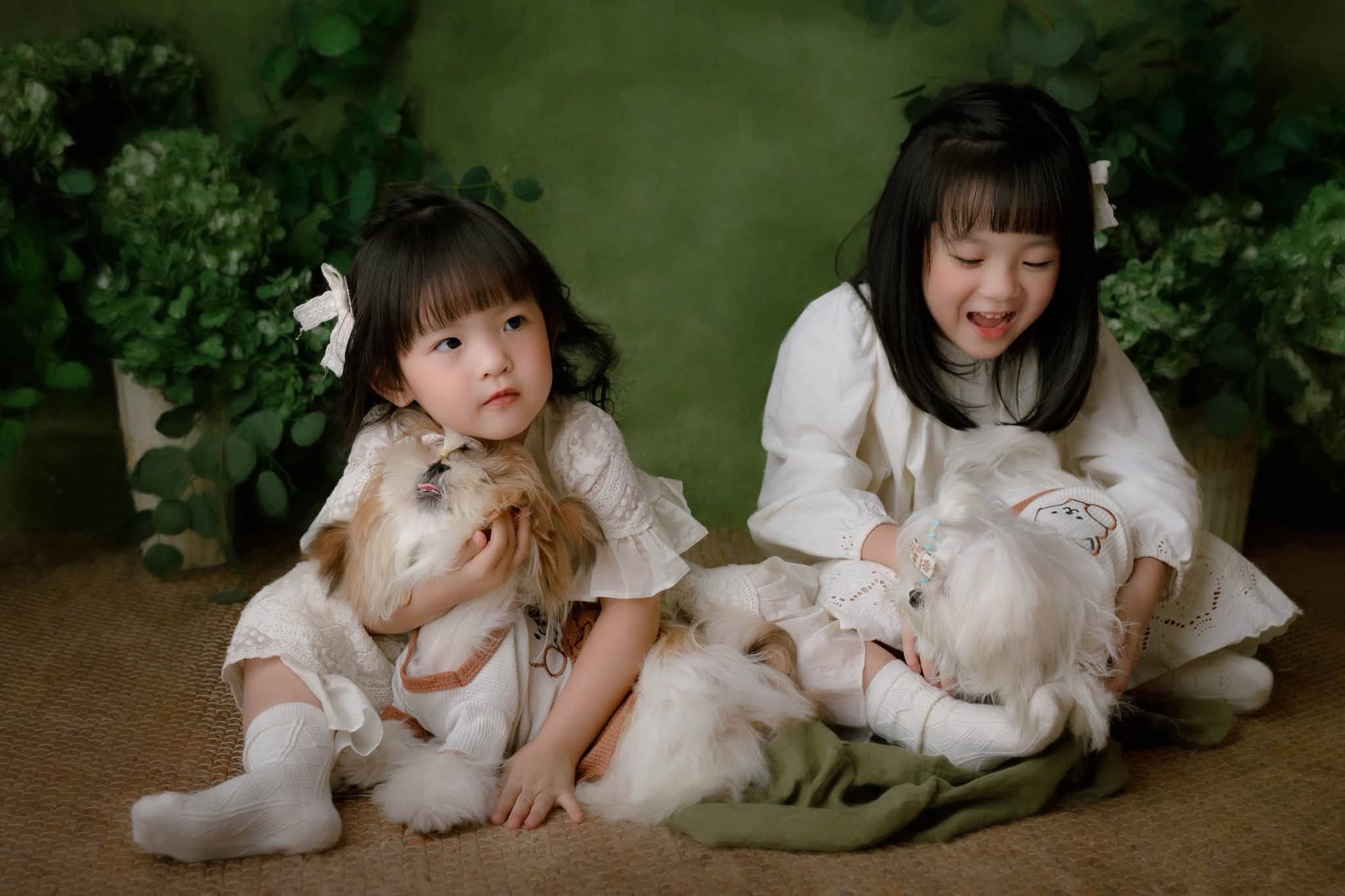 2 con g&aacute;i Trương Mỹ Nh&acirc;n diện đồ Trung thu xinh y&ecirc;u kh&oacute; tả, ngoại h&igrave;nh chuẩn bản sao của mẹ - Ảnh 8.