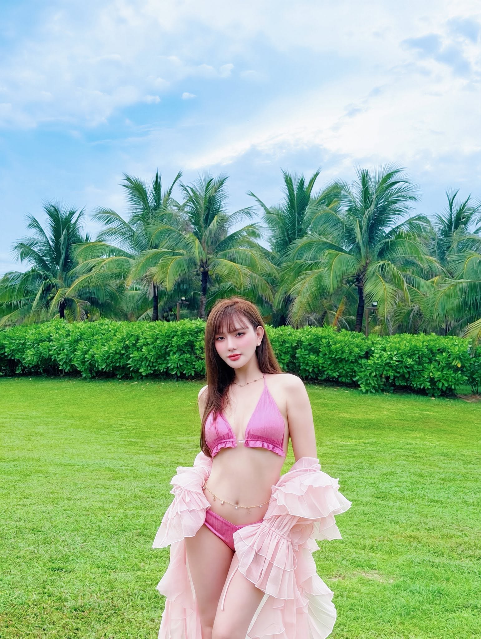 Mẹ đơn th&acirc;n Vbiz 42 tuổi vẫn đẹp n&oacute;ng bỏng, được trai trẻ k&eacute;m 10 tuổi mang s&iacute;nh lễ rước về l&agrave;m vợ- Ảnh 6.