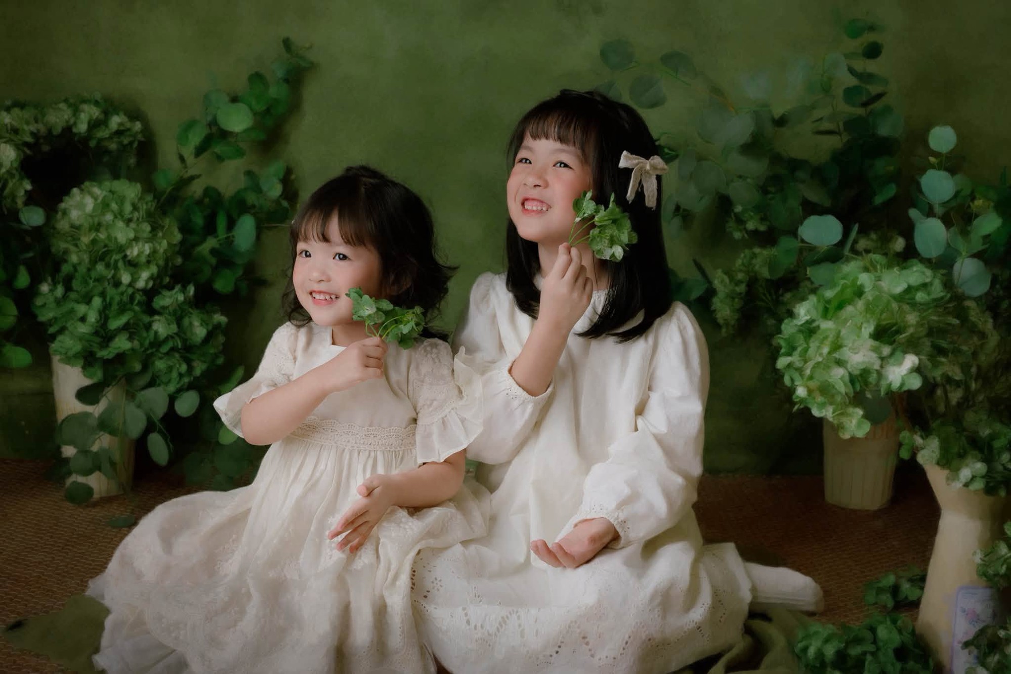 2 con g&aacute;i Trương Mỹ Nh&acirc;n diện đồ Trung thu xinh y&ecirc;u kh&oacute; tả, ngoại h&igrave;nh chuẩn bản sao của mẹ - Ảnh 9.