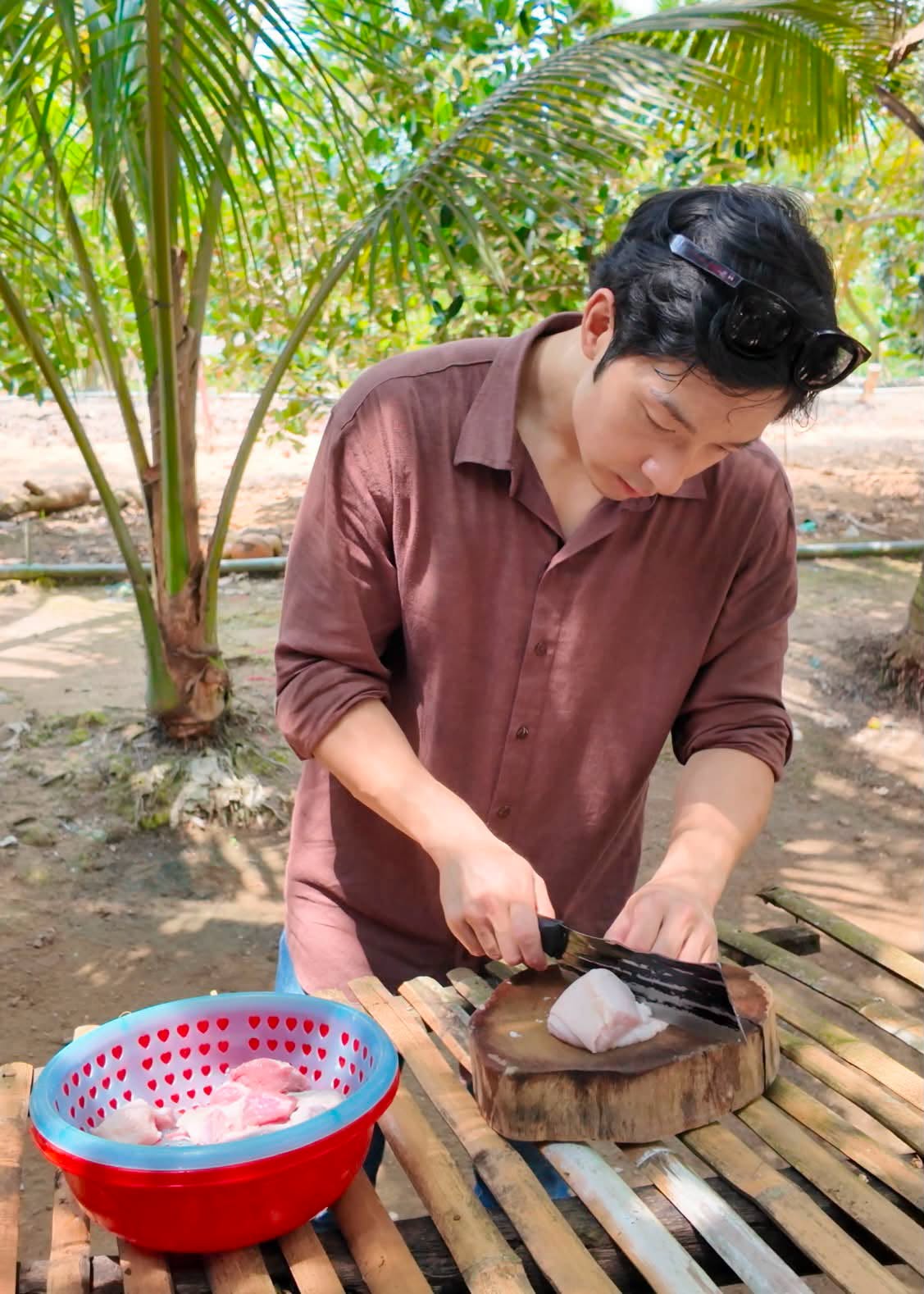Kh&aacute;ch Nhật ghen tị với lươn đồng Việt Nam gi&aacute; rẻ , kh&aacute;c biệt so với qu&ecirc; nh&agrave; - Ảnh 1.