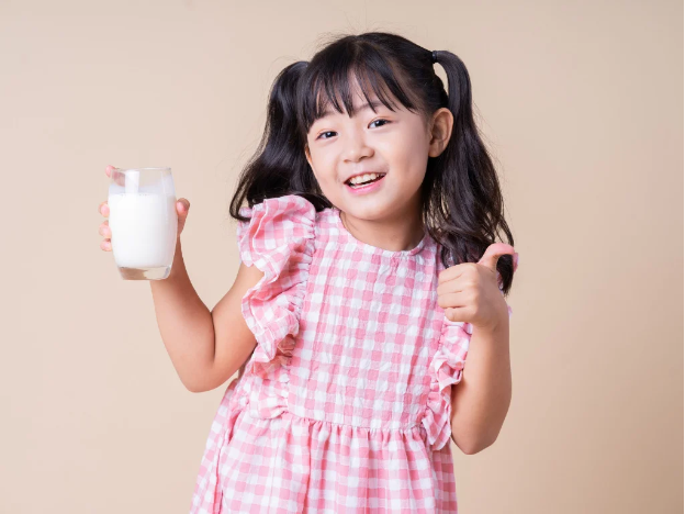 Sữa cao năng lượng: Hiểu đ&uacute;ng để bổ sung ph&ugrave; hợp, hỗ trợ trẻ bắt kịp đ&agrave; tăng trưởng - Ảnh 3.