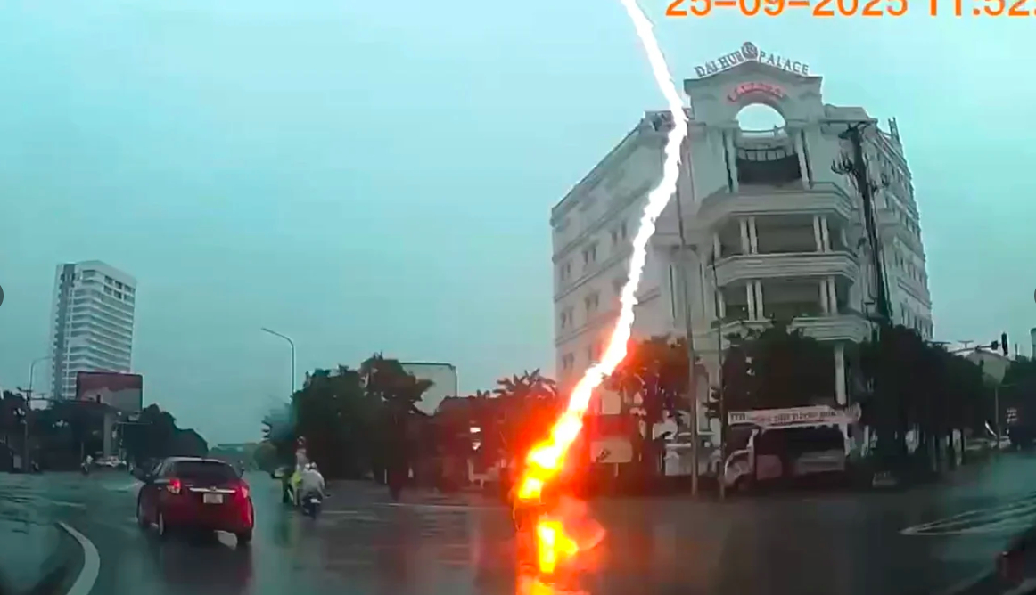 Người phụ nữ bị s&eacute;t đ&aacute;nh giữa đường ở Nghệ An: Cập nhật t&igrave;nh trạng sức khỏe - Ảnh 1.