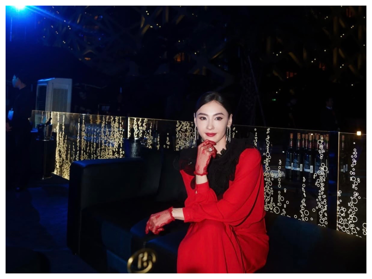 Trương Bá Chi 46 tuổi vẫn trẻ đẹp, từng tiết lộ cách giảm cân sau sinh bằng 2 món quen thuộc nhưng nhiều người nghe thấy lại lắc đầu - Ảnh 1.