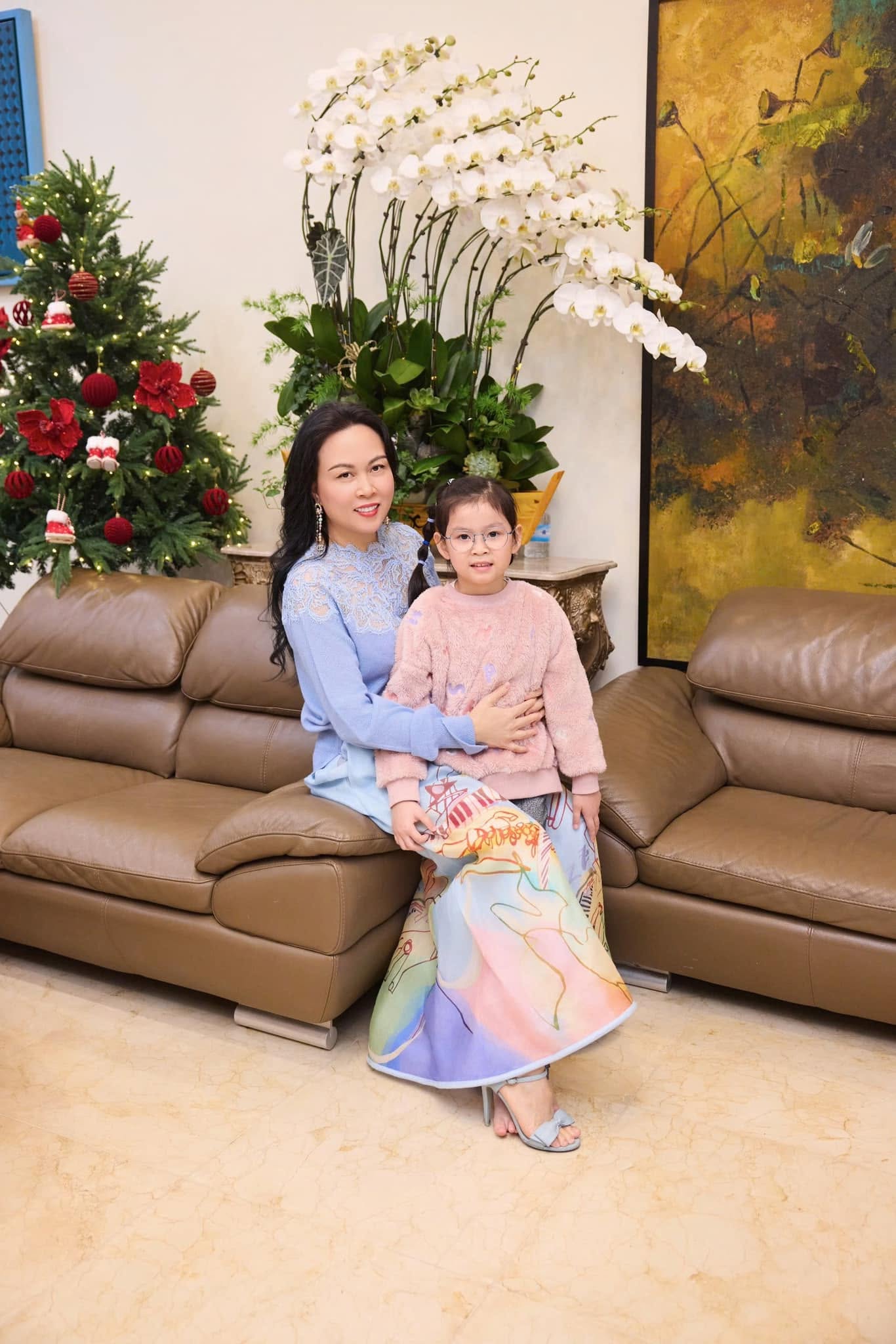 2 con của Qu&aacute;ch Ngọc Ngoan: Con trai bảnh bao chiều cao hơn 1,8m, con g&aacute;i mơ ước được đ&oacute;ng phim c&ugrave;ng bố - Ảnh 6.
